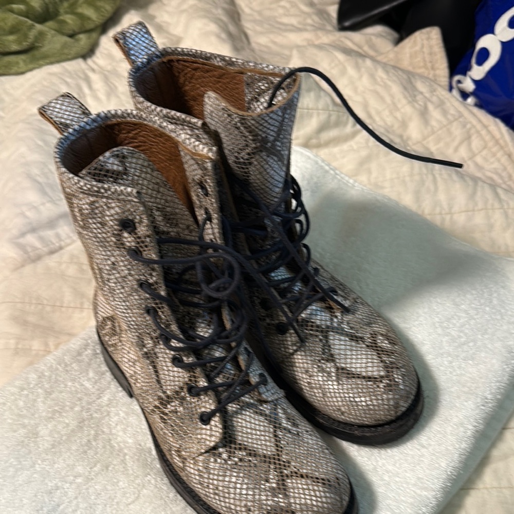 Women Frye boots